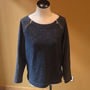 Loft blacking sleeve with Zipper Accents